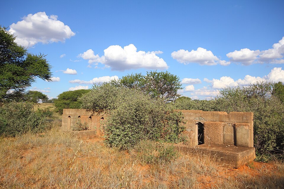 Ruine eines Gebäudes auf dem Gelände des ehemaligen Internierungslagers Andalusia in Jan Kempdorp, Südafrika.